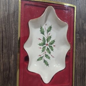 Christmas Holly Leaf Dish